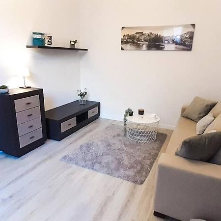 Rondo Onz Metro, Krochmalna 32A Street Варшава Екстериор снимка