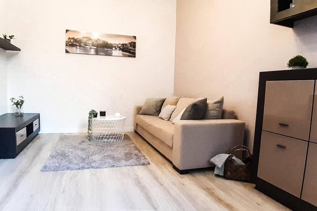 Rondo Onz Metro, Krochmalna 32A Street Варшава Екстериор снимка