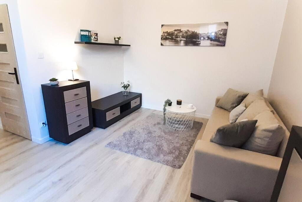 Rondo Onz Metro, Krochmalna 32A Street Варшава Екстериор снимка
