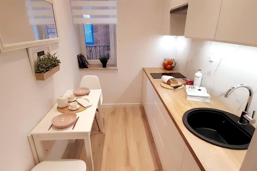 Rondo Onz Metro, Krochmalna 32A Street Варшава Екстериор снимка