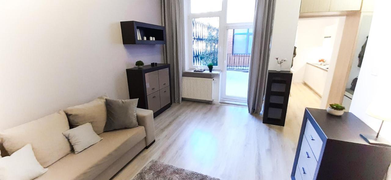 Rondo Onz Metro, Krochmalna 32A Street Варшава Екстериор снимка
